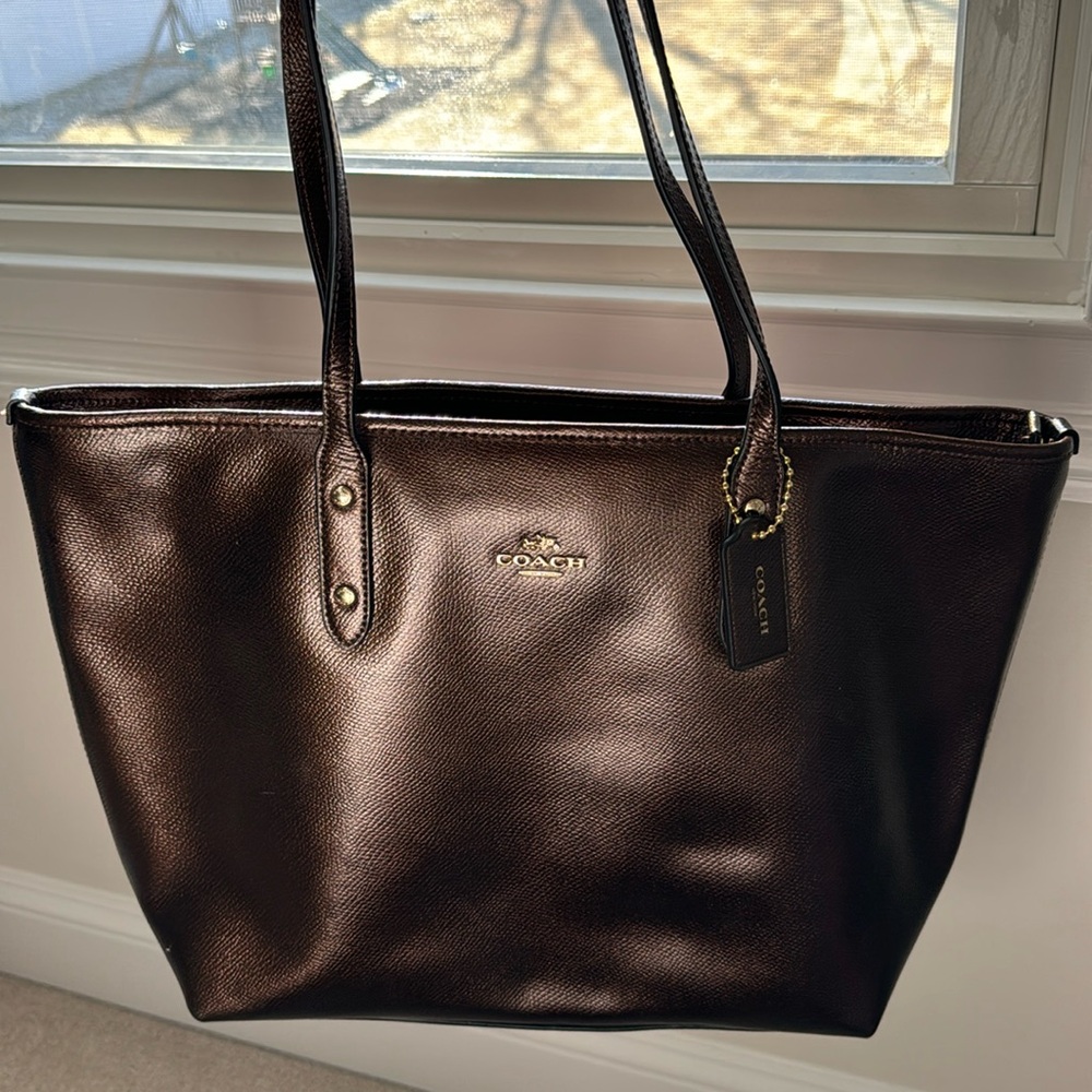 beautiful brown (with some iridescent hues) leather coach tote bag